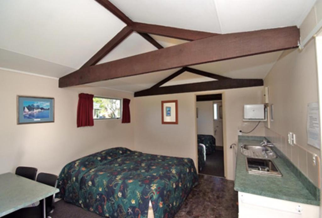 Omokoroa Kiwi Holiday Park Tauranga Rom bilde